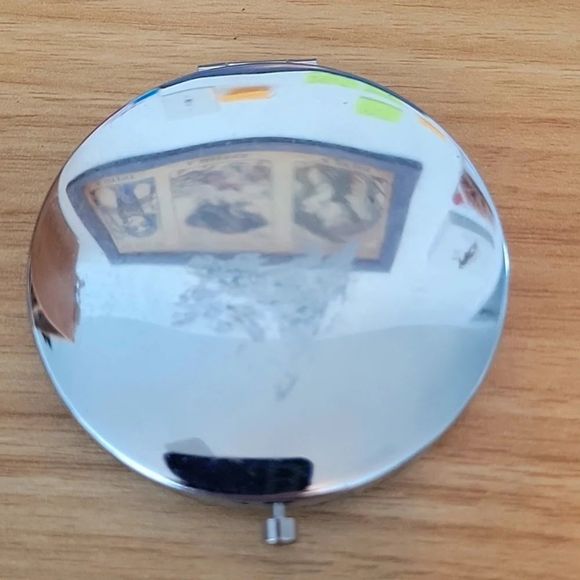 Silvertone with Roses Double Mirror Compact 3" Push Button Entry - Picture 2 of 6